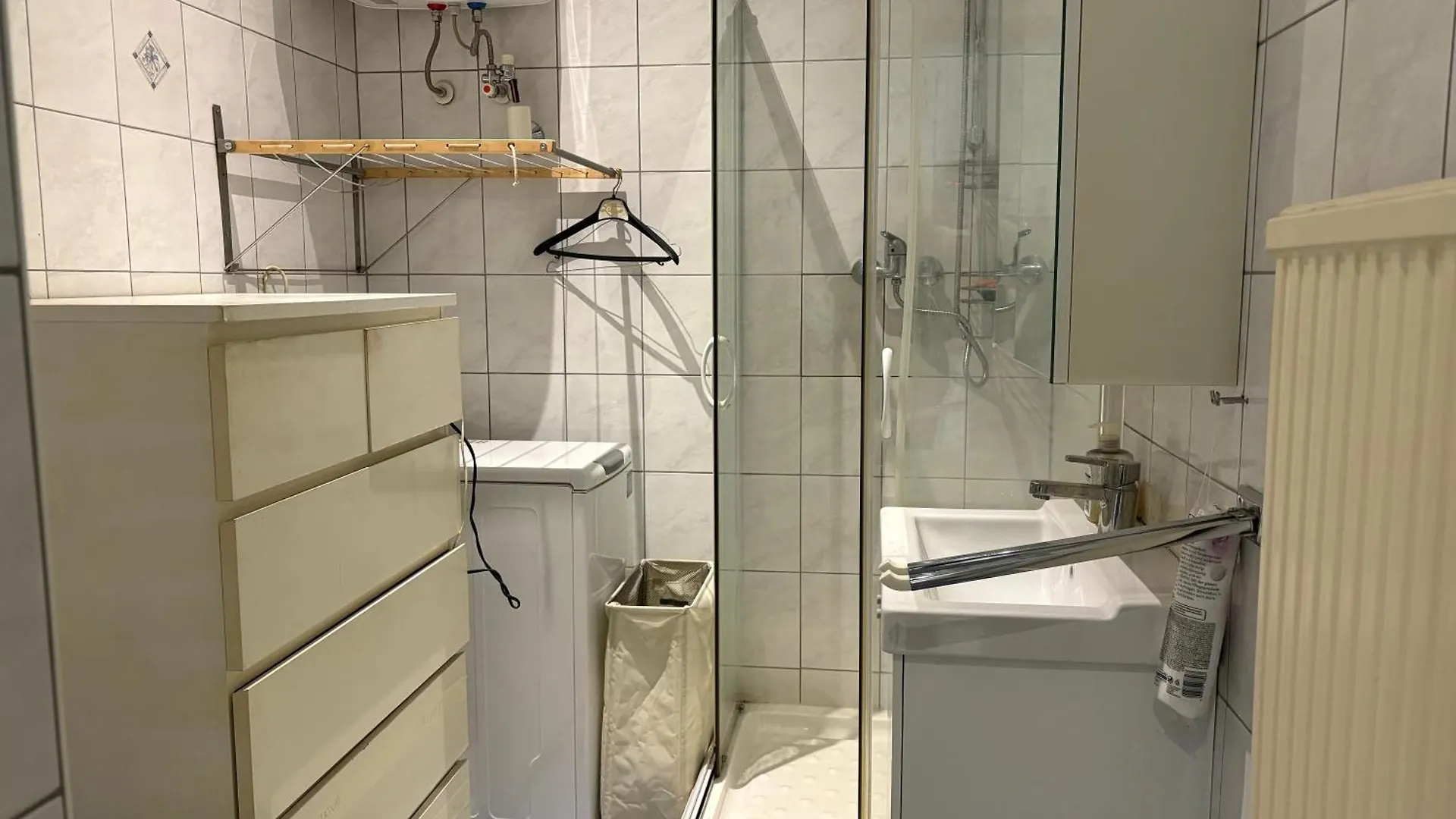 Gruen, Ruhig Und Zentral, Grosses Apartment Mit Gruenblick Vienna Austria