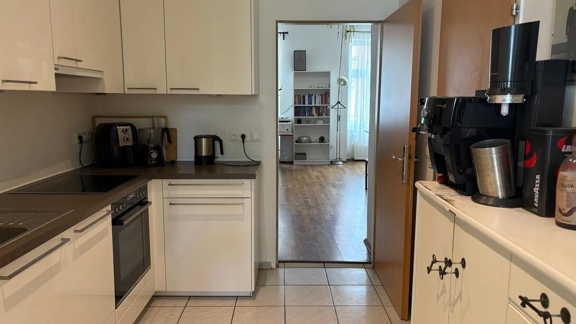 Gruen, Ruhig Und Zentral, Grosses Apartment Mit Gruenblick Vienna Austria