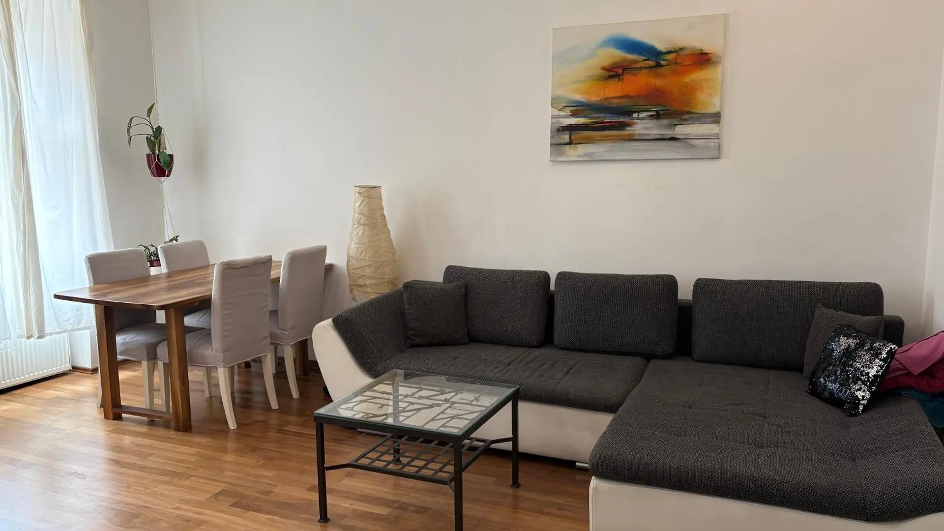 Gruen, Ruhig Und Zentral, Grosses Apartment Mit Gruenblick Vienna 0*,  Austria