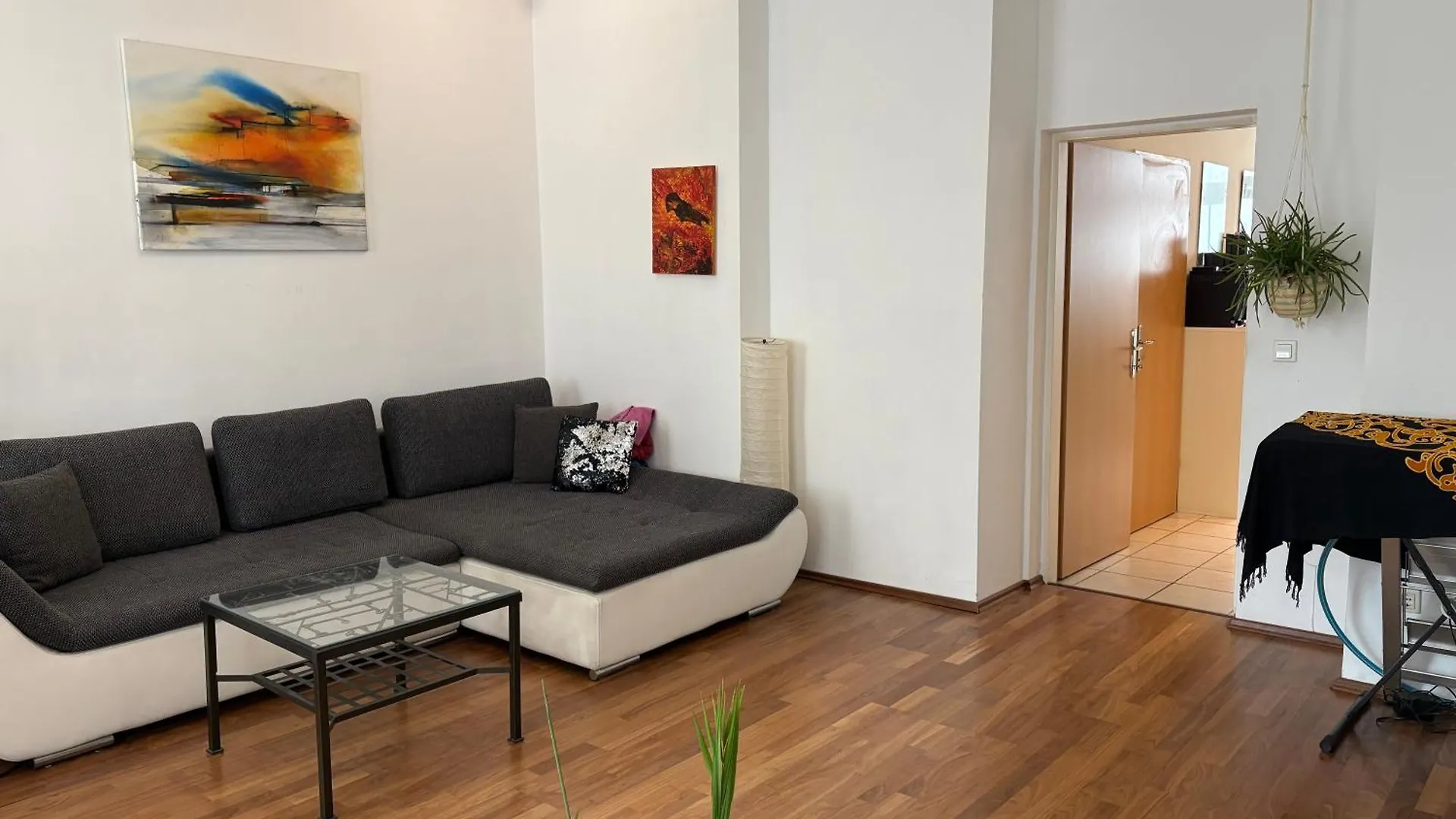 Gruen, Ruhig Und Zentral, Grosses Apartment Mit Gruenblick Vienna