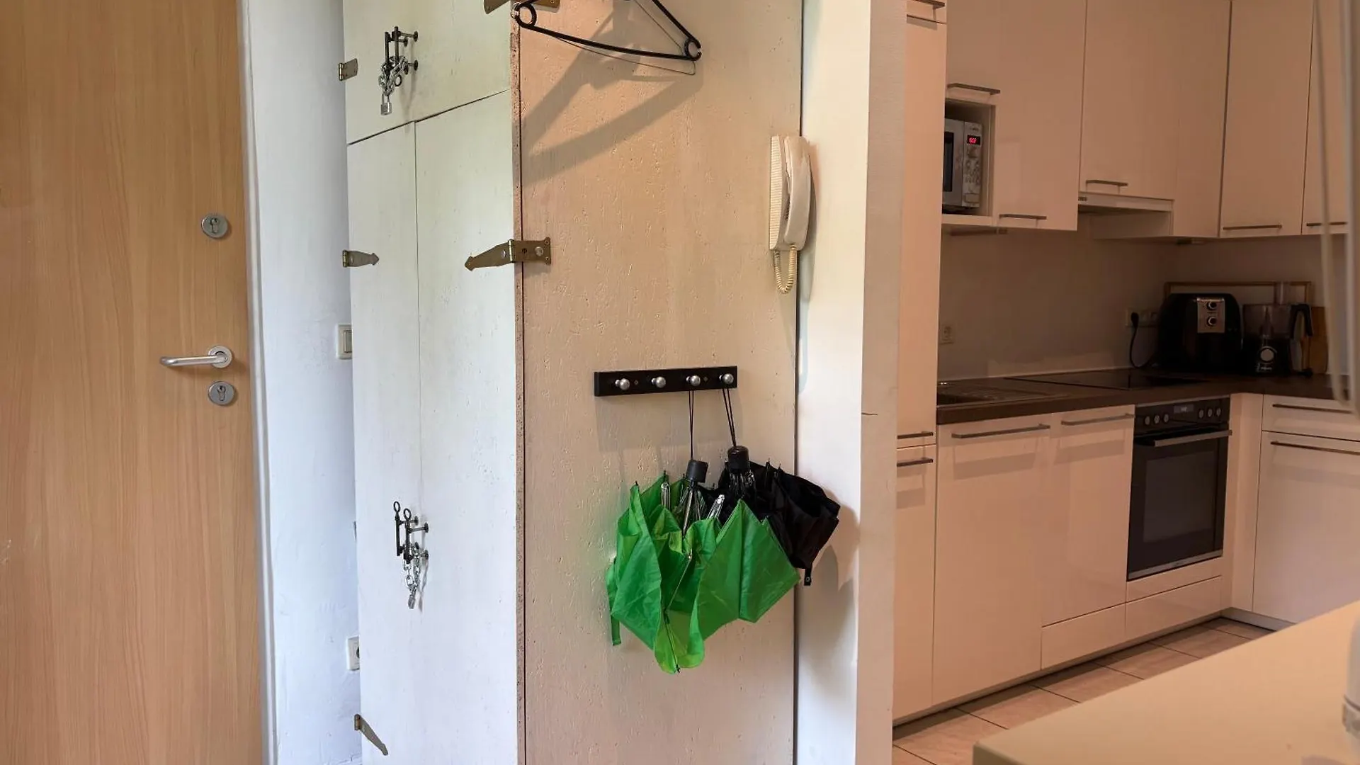 Gruen, Ruhig Und Zentral, Grosses Apartment Mit Gruenblick Vienna Austria