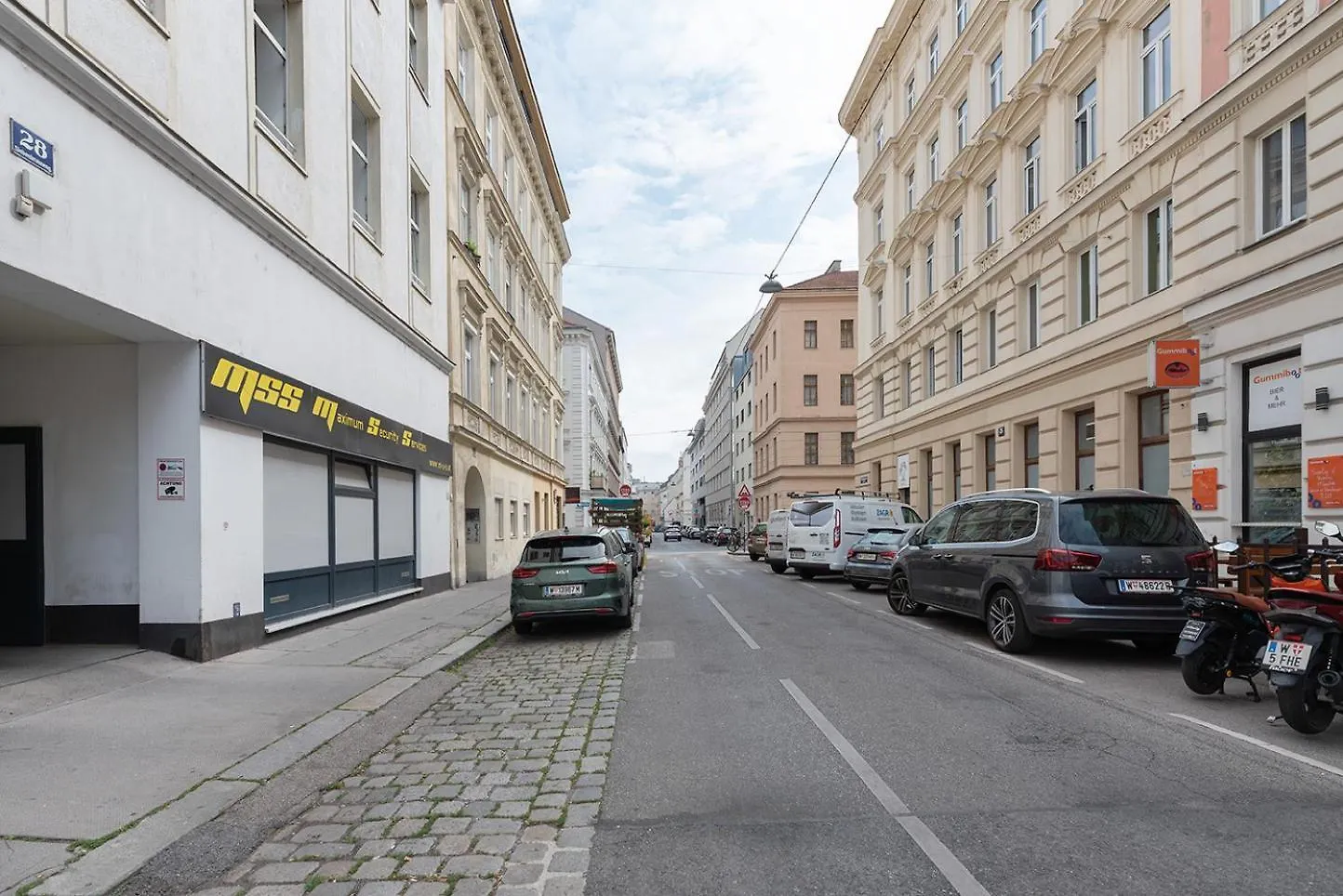 Gruen, Ruhig Und Zentral, Grosses Apartment Mit Gruenblick 비엔나